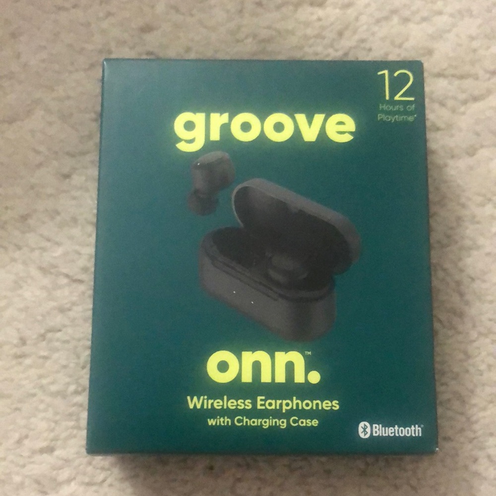Wireless earphones w/ charging case